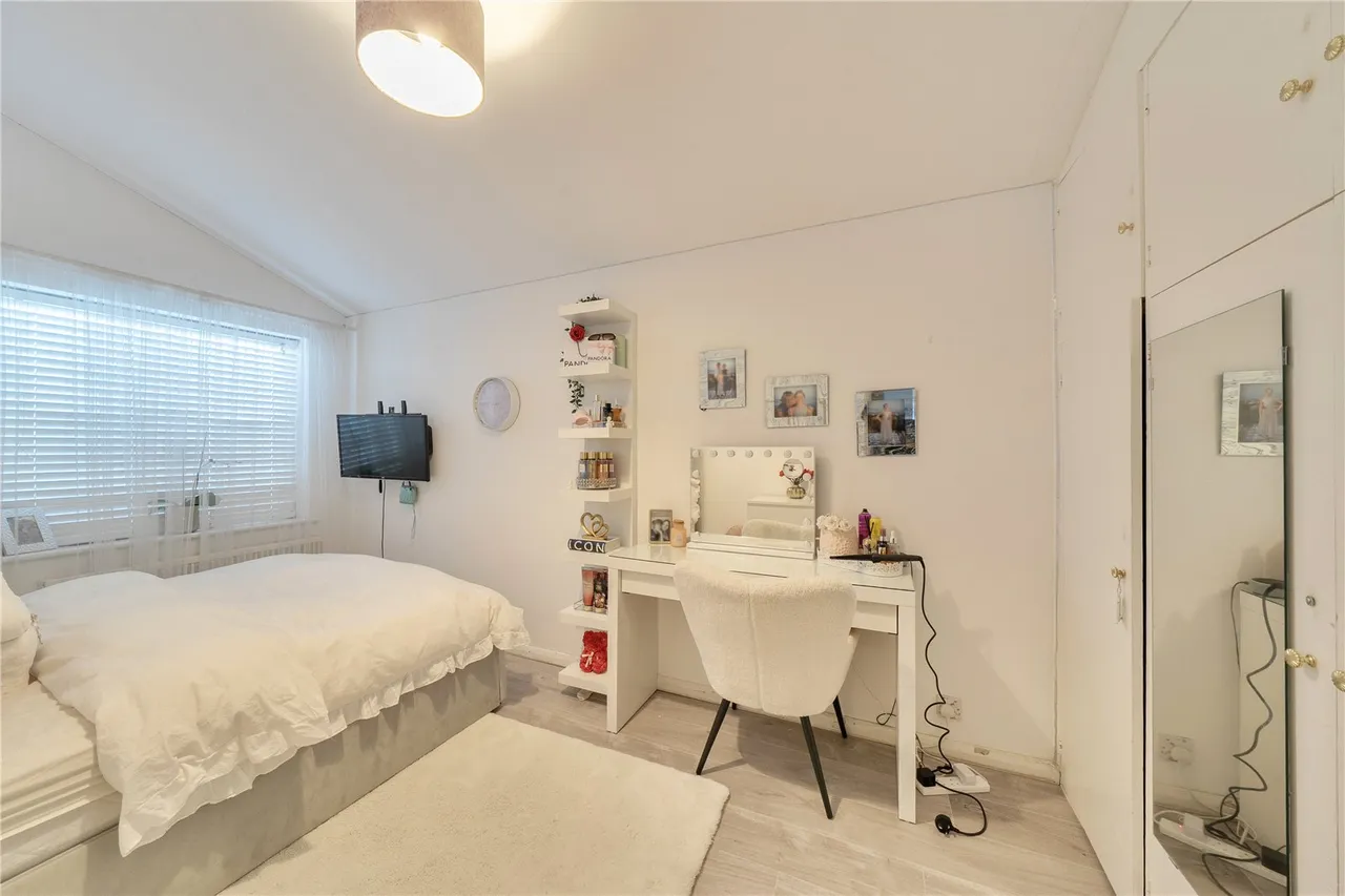 Wolverton Road, HA7, photo 16