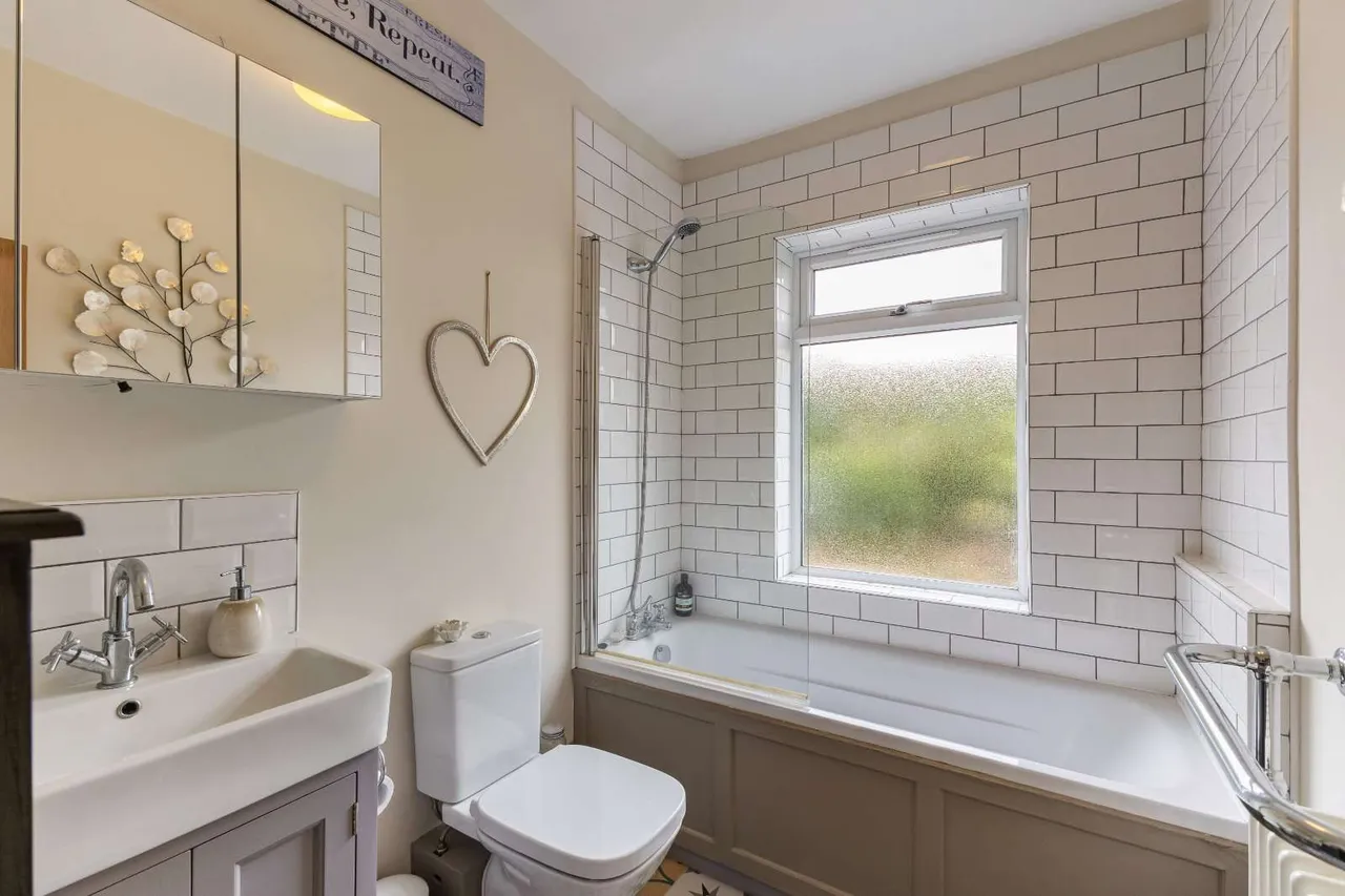 Queens Walk, Stamford, PE9, photo 15