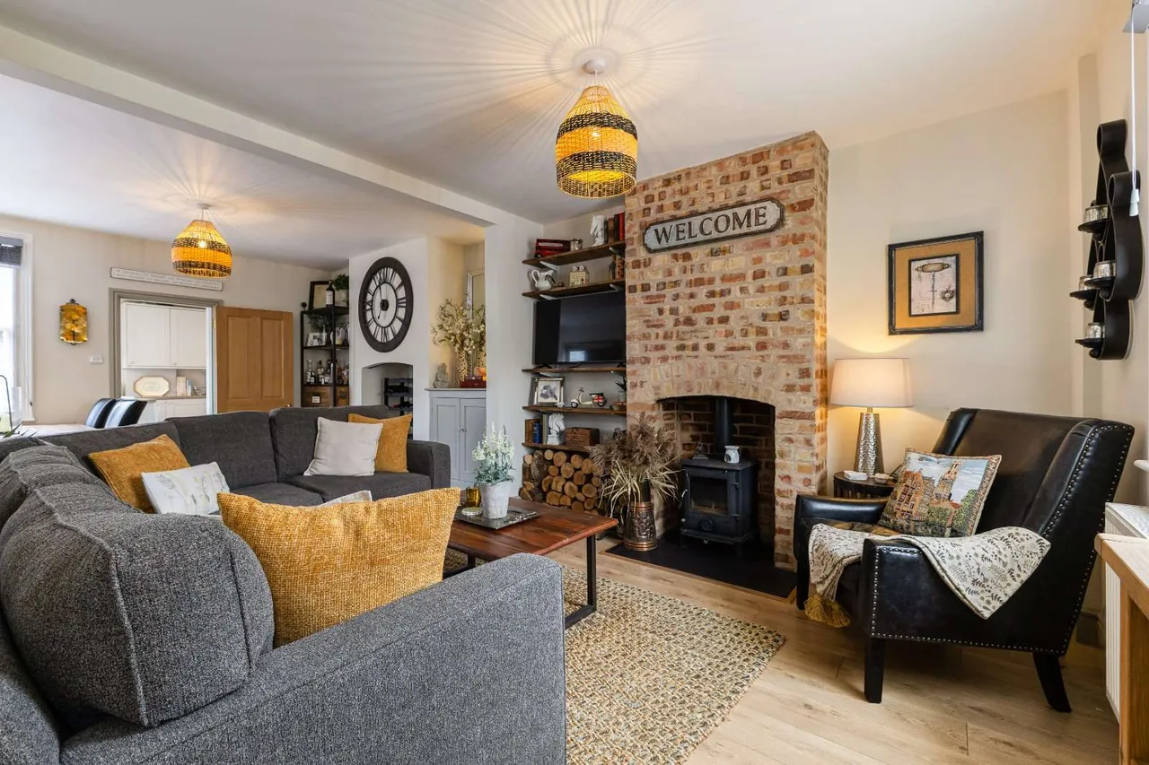 Queens Walk, Stamford, PE9, photo 3