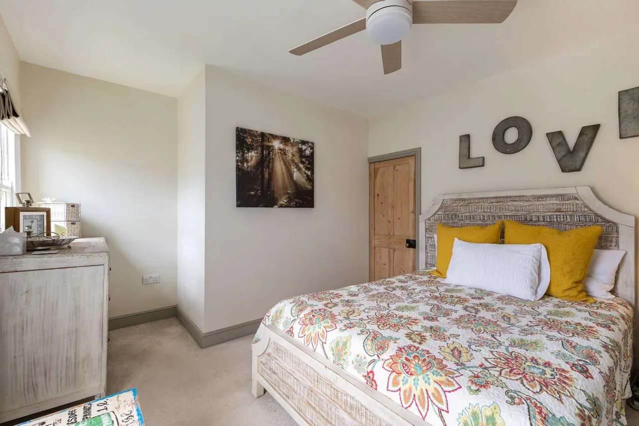 Queens Walk, Stamford, PE9, photo 13