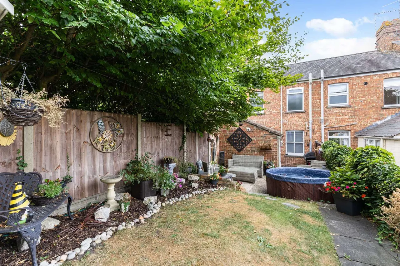 Queens Walk, Stamford, PE9, photo 19