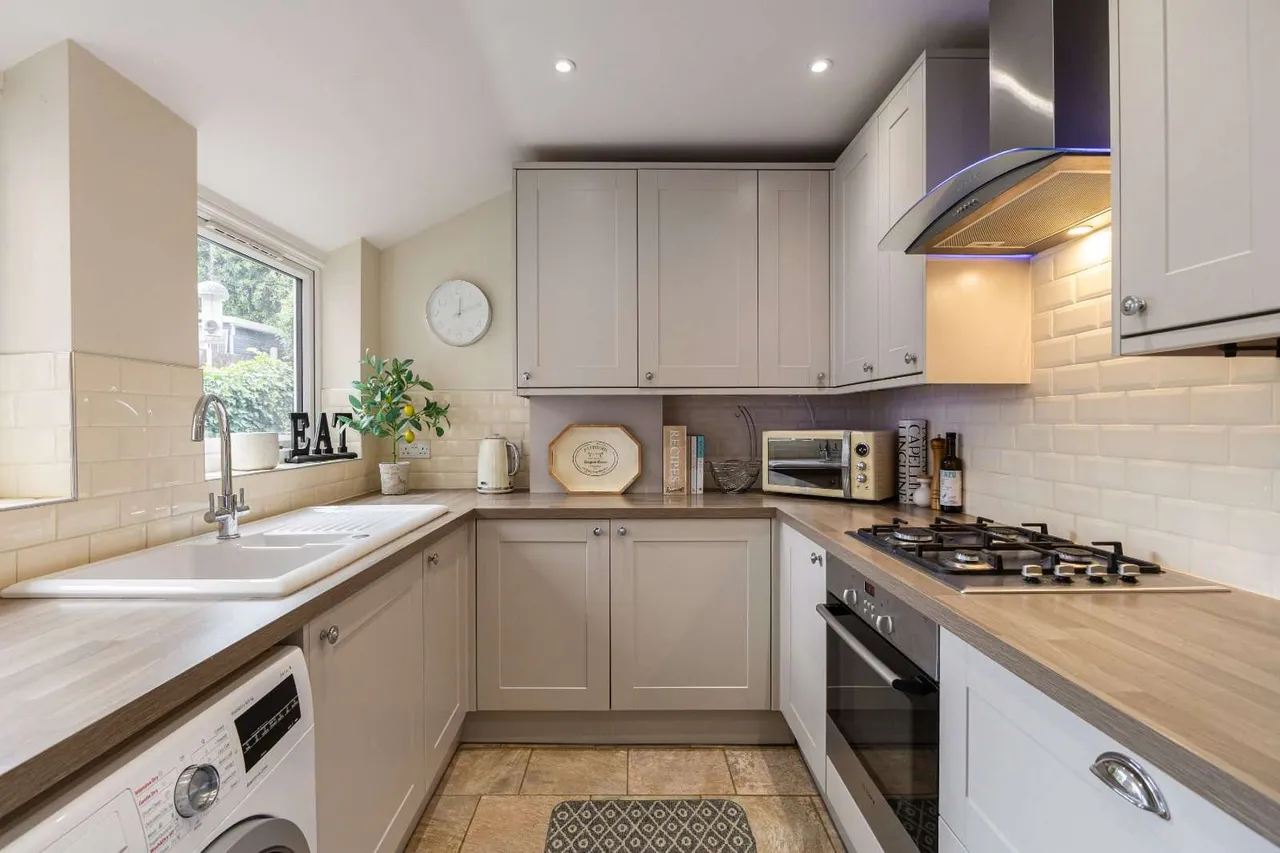 Queens Walk, Stamford, PE9, photo 9