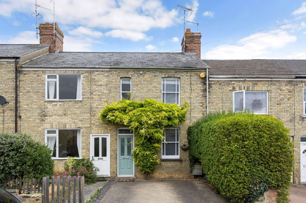 2 bed house for sale, Queens Walk, Stamford, PE9