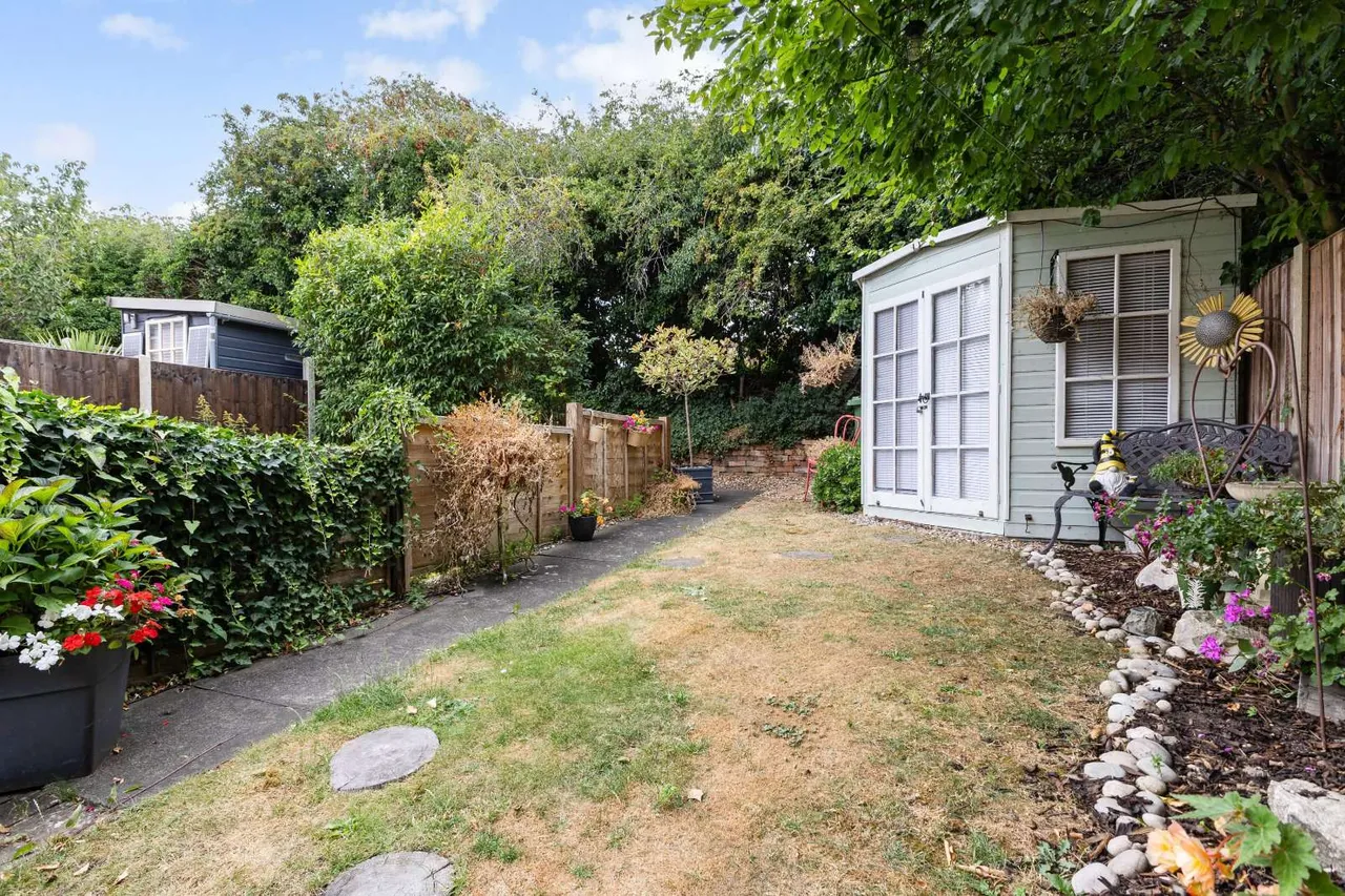 Queens Walk, Stamford, PE9, photo 17