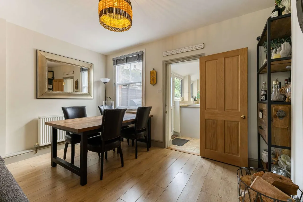 Queens Walk, Stamford, PE9, photo 5