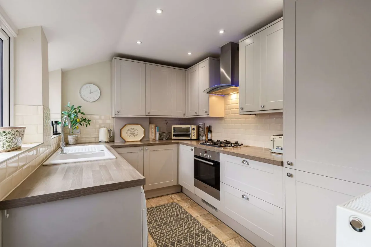 Queens Walk, Stamford, PE9, photo 8