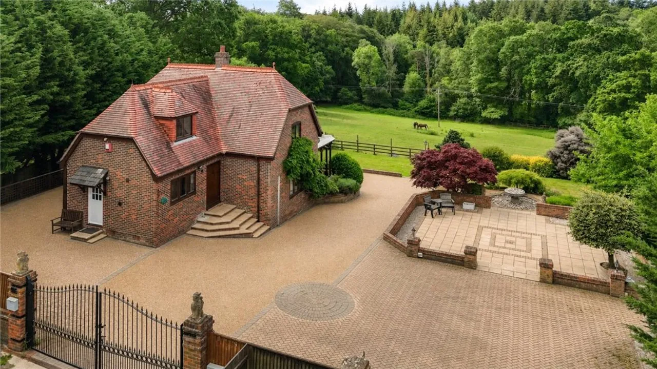 3 bed house for sale, Ringwood Road, Stoney Cross, SO43