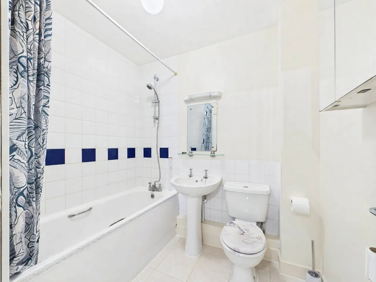 Keel, Bridge Wharf, KT16, photo 5