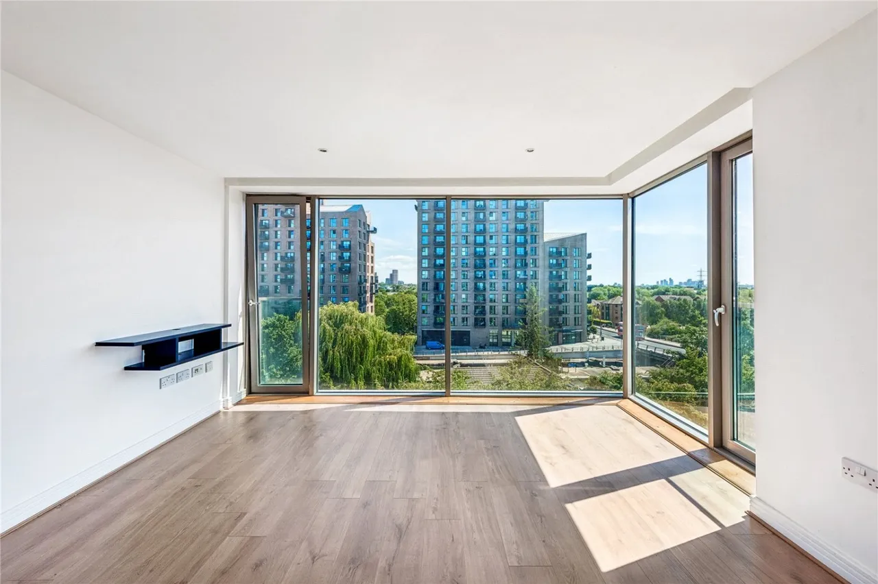 Waterside Way, London, N17, photo 2