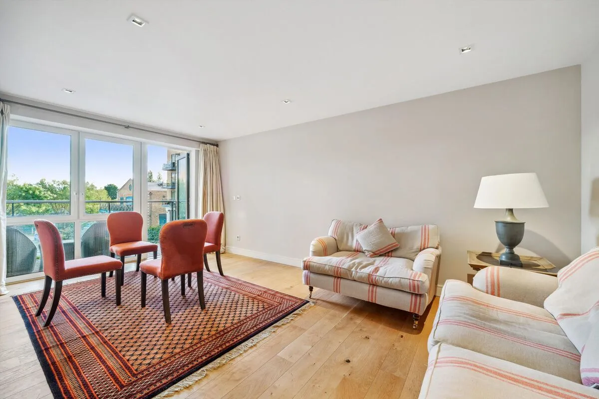 Kew Bridge Road, Brentford, TW8, photo 3