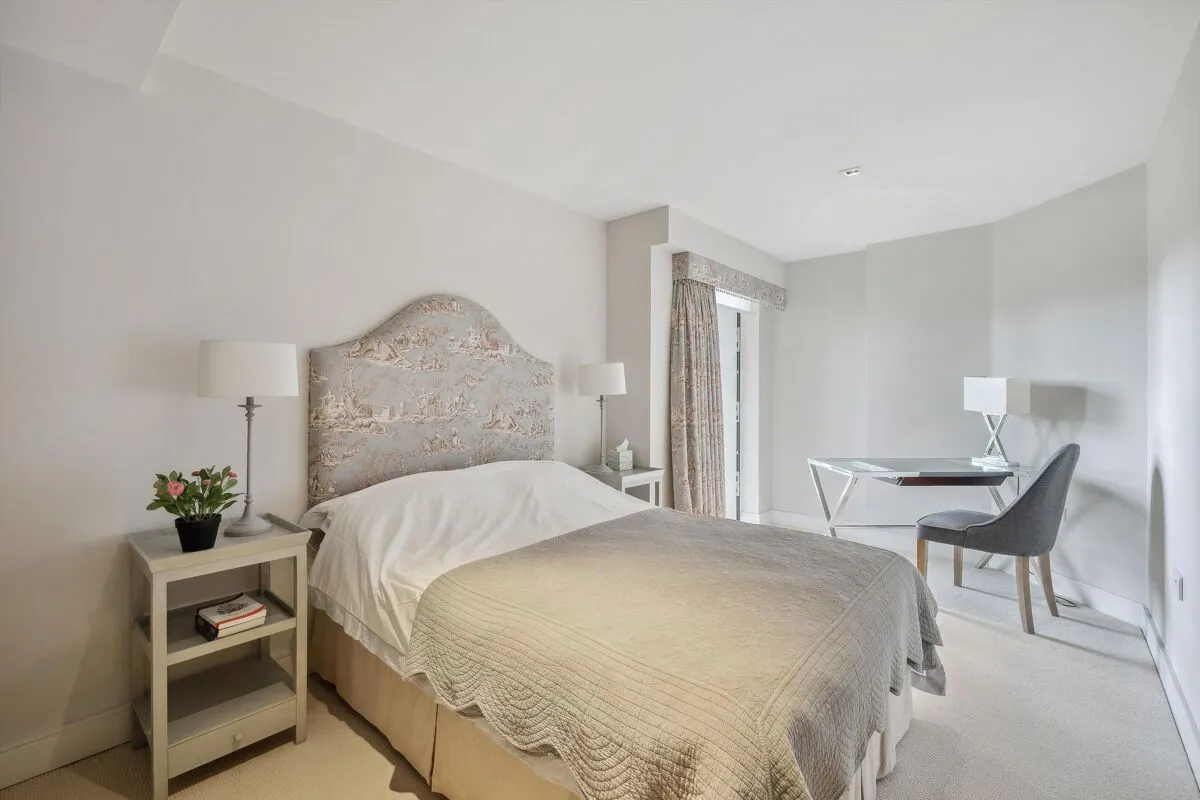 Kew Bridge Road, Brentford, TW8, photo 6