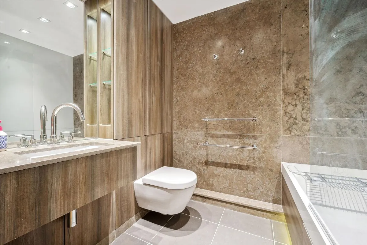 Kew Bridge Road, Brentford, TW8, photo 11