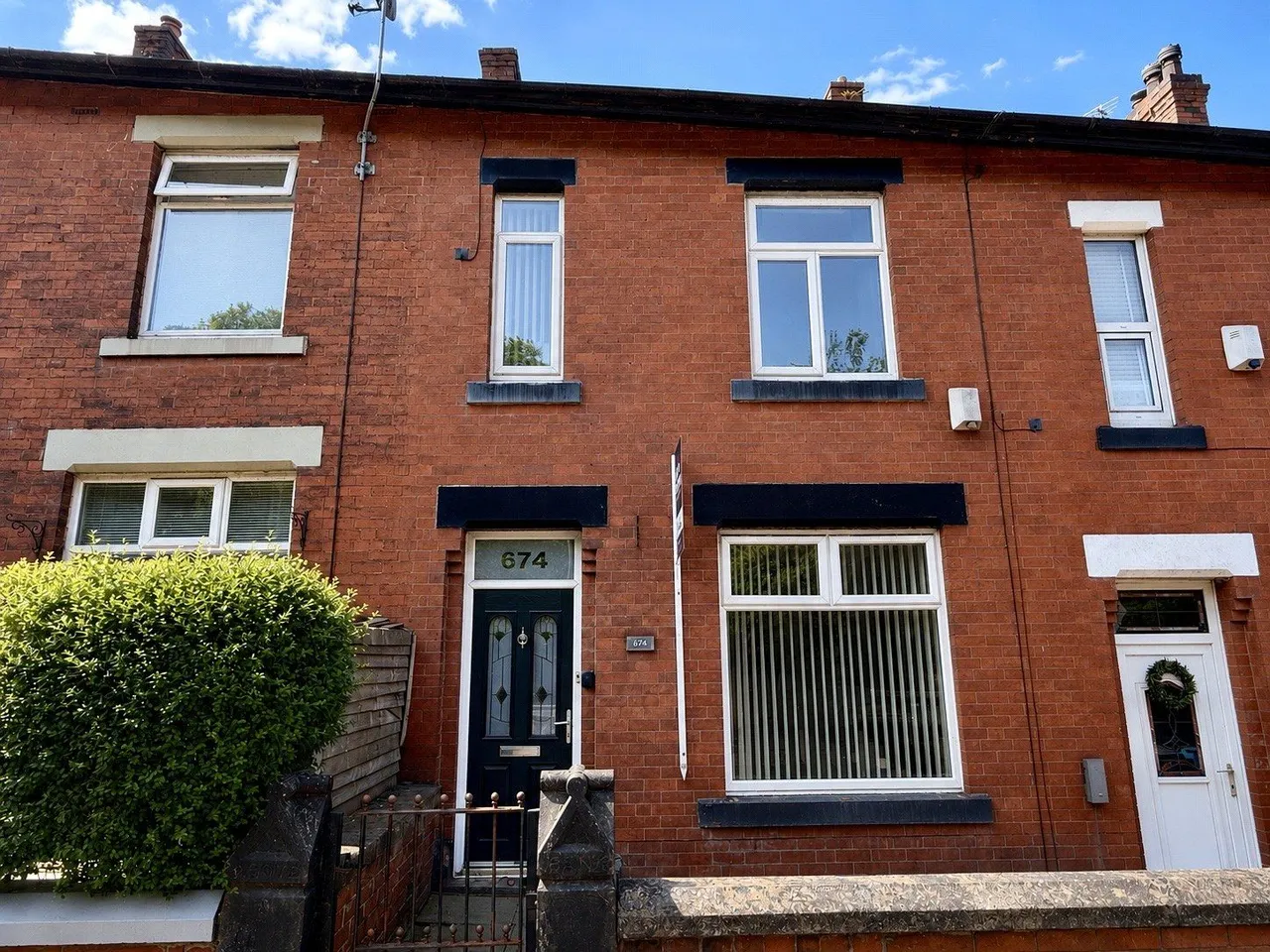 4 bed house for sale, Huddersfield Road, Lees, OL4