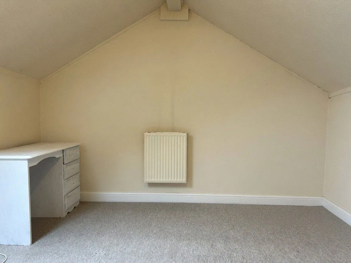 Huddersfield Road, Lees, OL4, photo 15