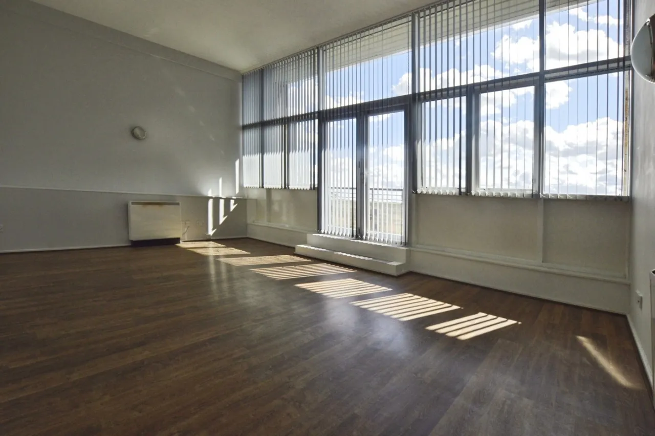 2 bed house to rent — Jedburgh Road, London E13 9LX