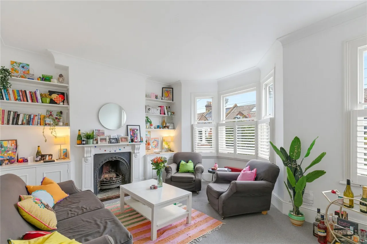 Sugden Road, London, SW11, photo 2
