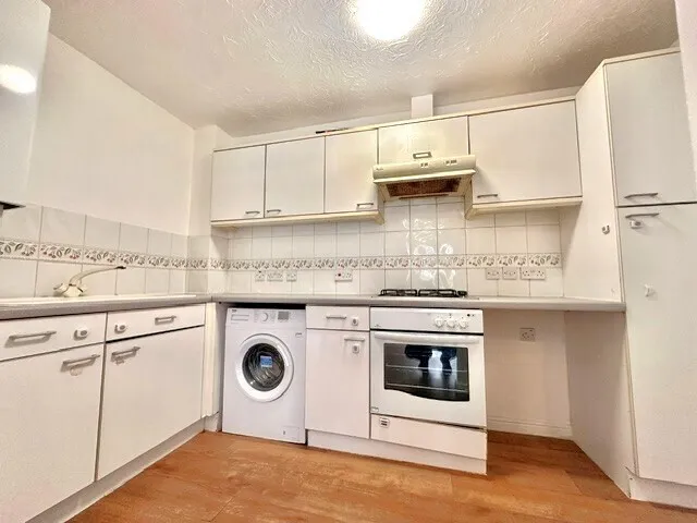 Collier Close, Beckton, E6, photo 2
