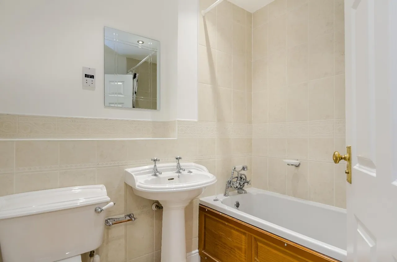 Bishopfields Drive, York, YO26, photo 6