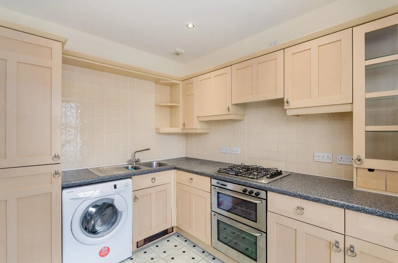 Bishopfields Drive, York, YO26, photo 3