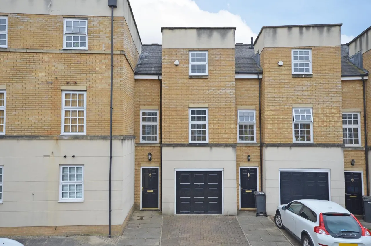 3 bed house to rent, Bishopfields Drive, York, YO26