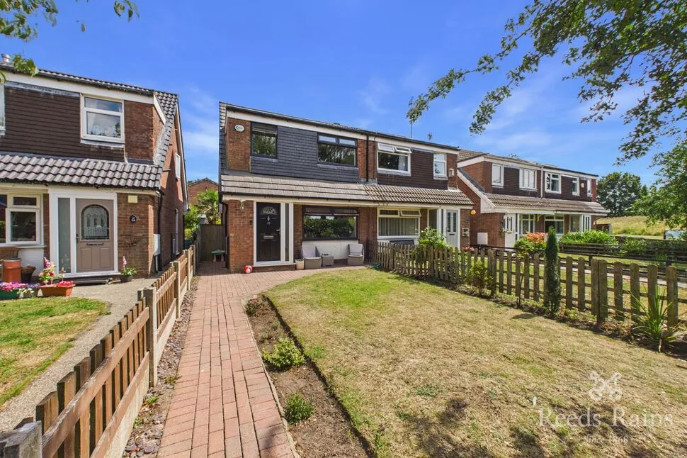 3 bed house for sale — Minsmere Walks, Offerton, Cheshire, SK2