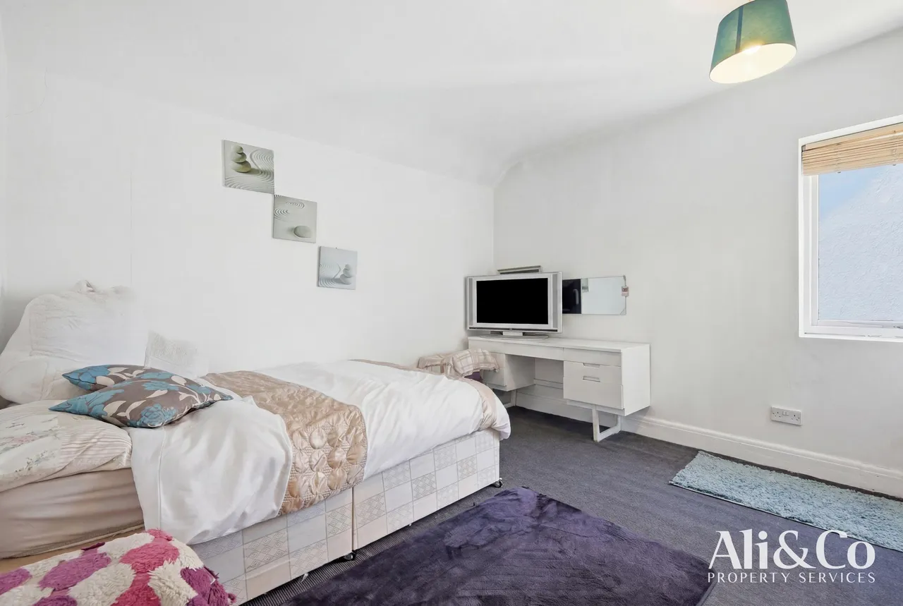 Long Lane, Grays, Essex, RM16 2PT, photo 16
