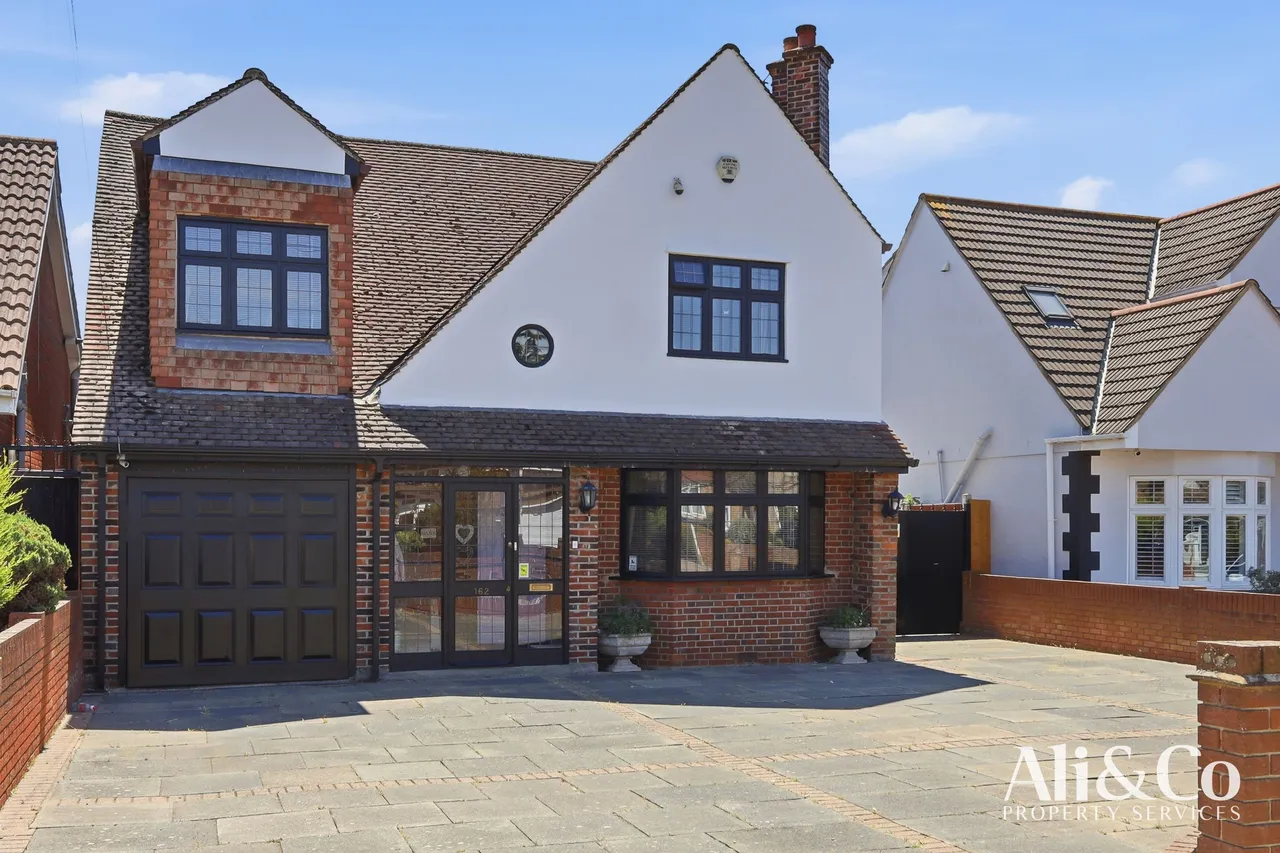 6 bed house for sale — Long Lane, Grays, Essex, RM16 2PT