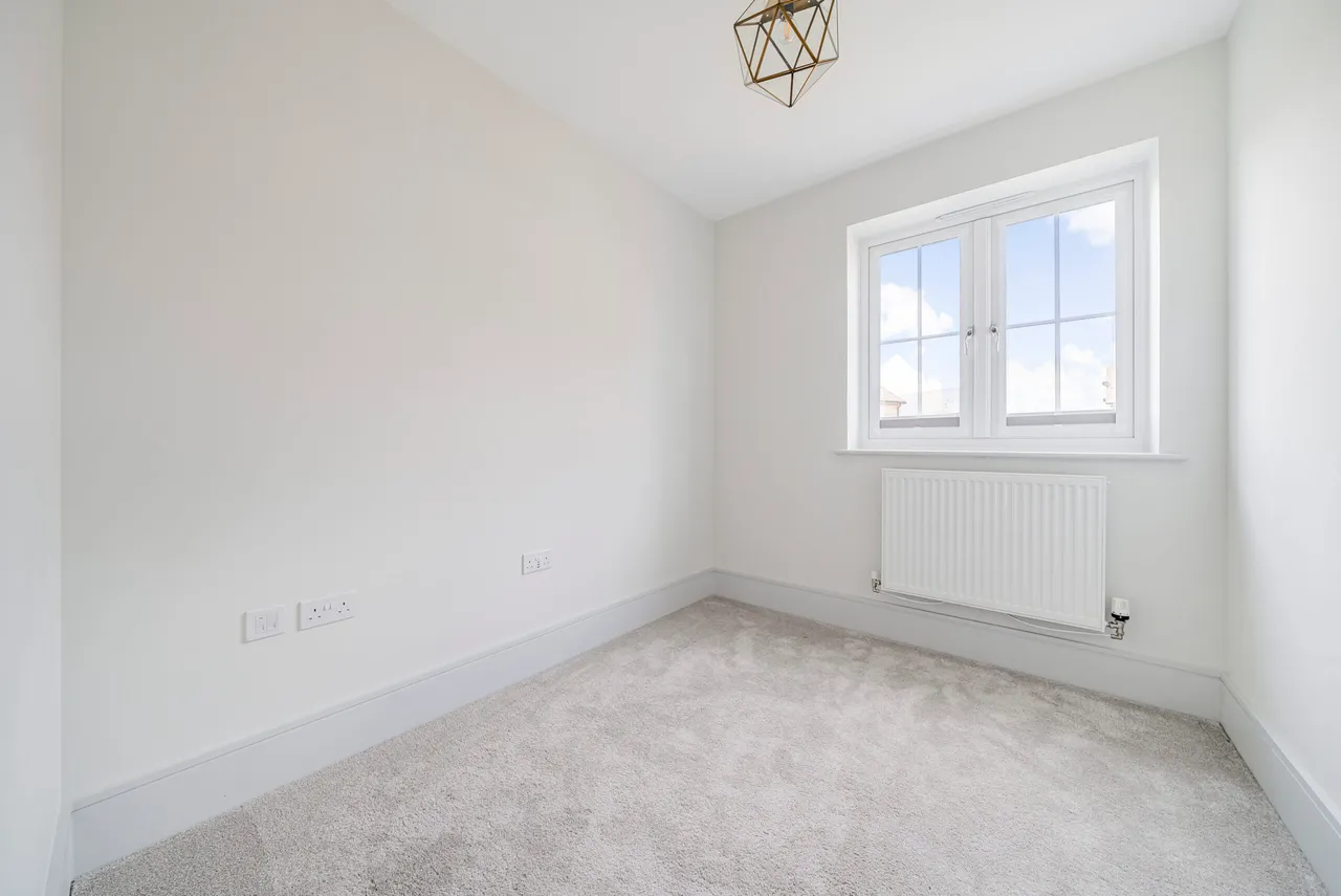 Featherfall Road, Crookham Village, GU51, photo 9