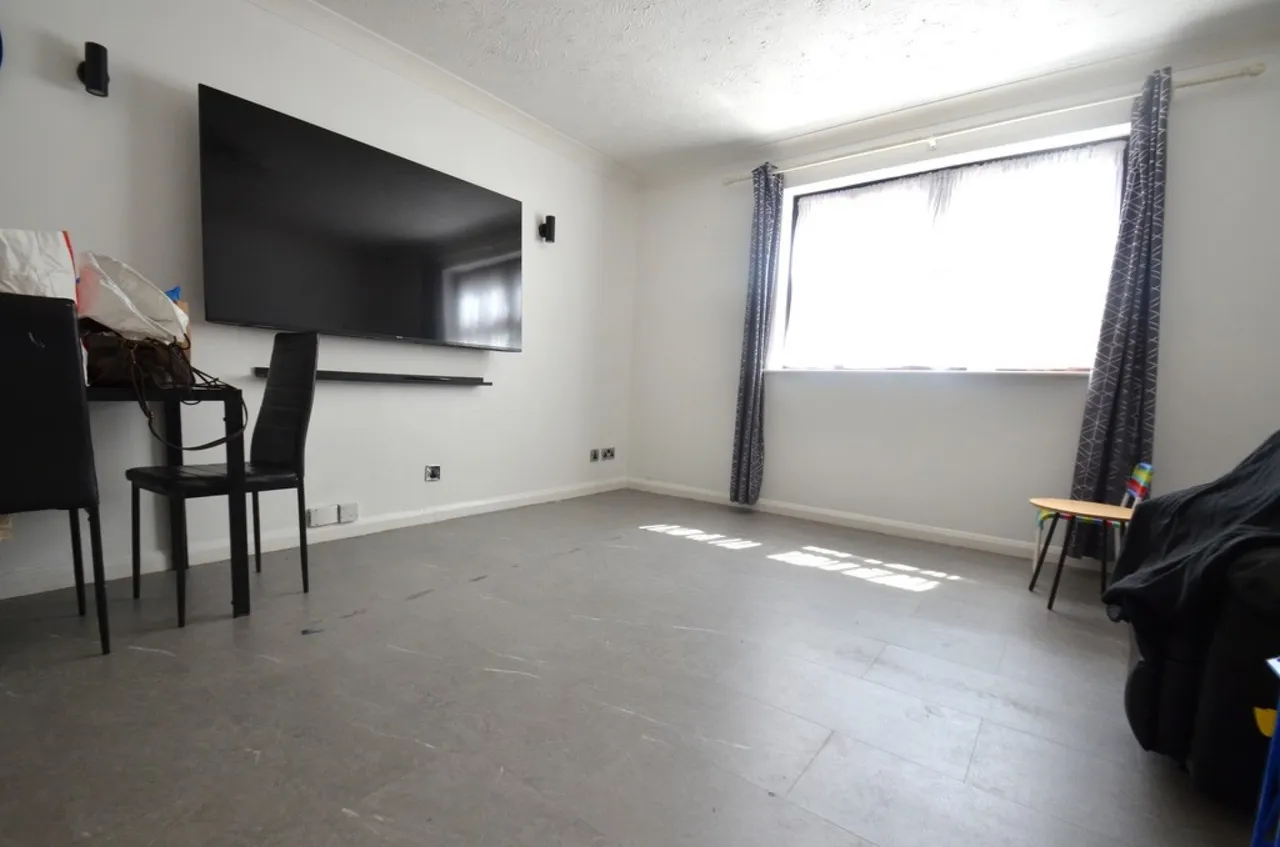 Hatton Road, Feltham, photo 5