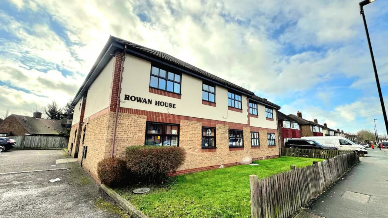 2 bed flat to rent, Hatton Road, Feltham