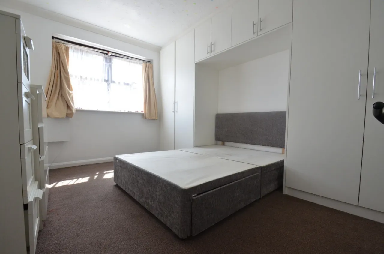 Hatton Road, Feltham, photo 2