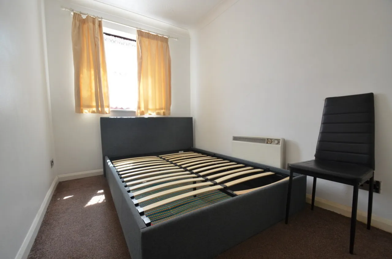 Hatton Road, Feltham, photo 4