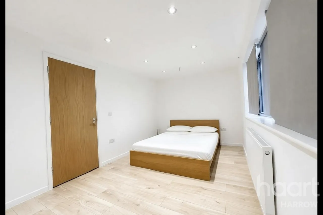 Douglas Close, HA7, photo 17