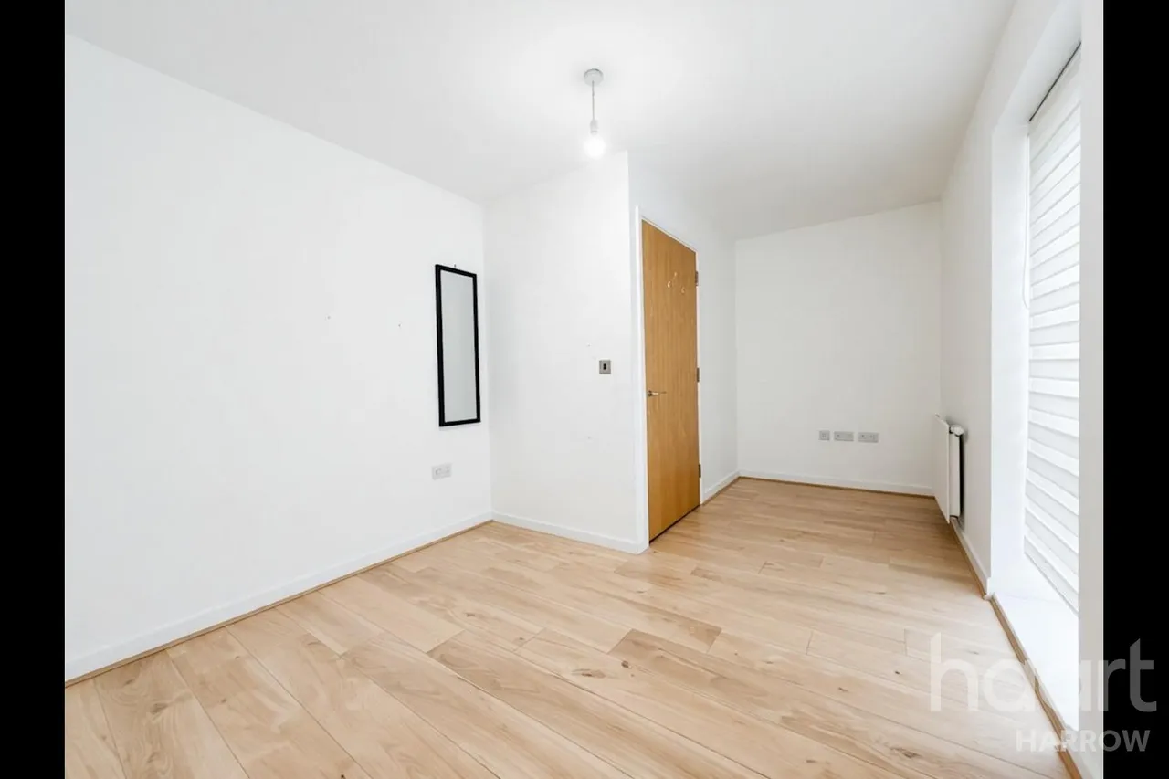 Douglas Close, HA7, photo 12