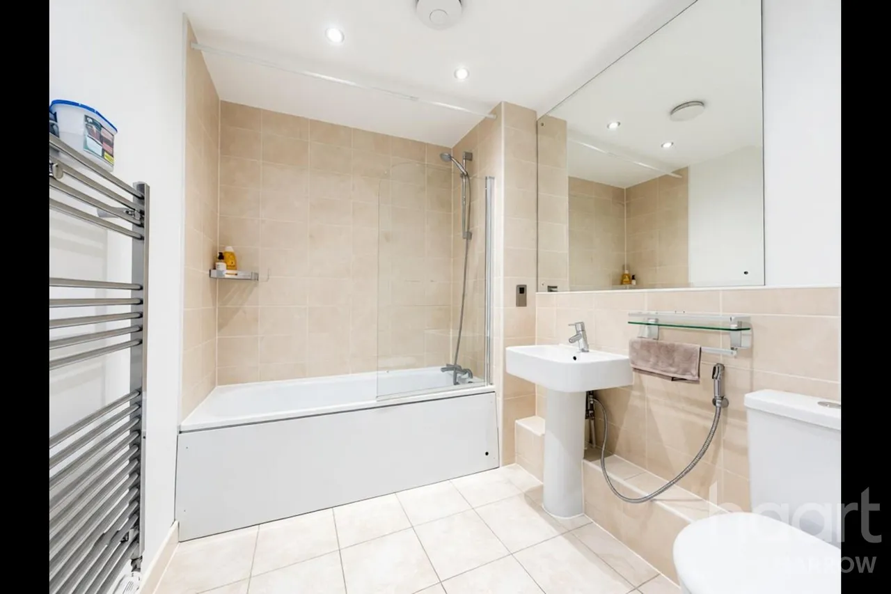 Douglas Close, HA7, photo 13