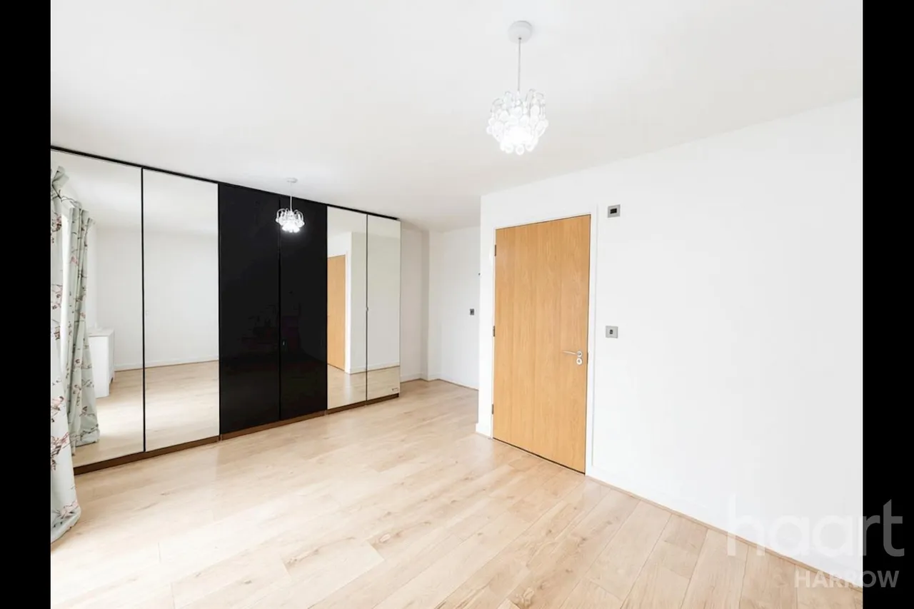 Douglas Close, HA7, photo 10