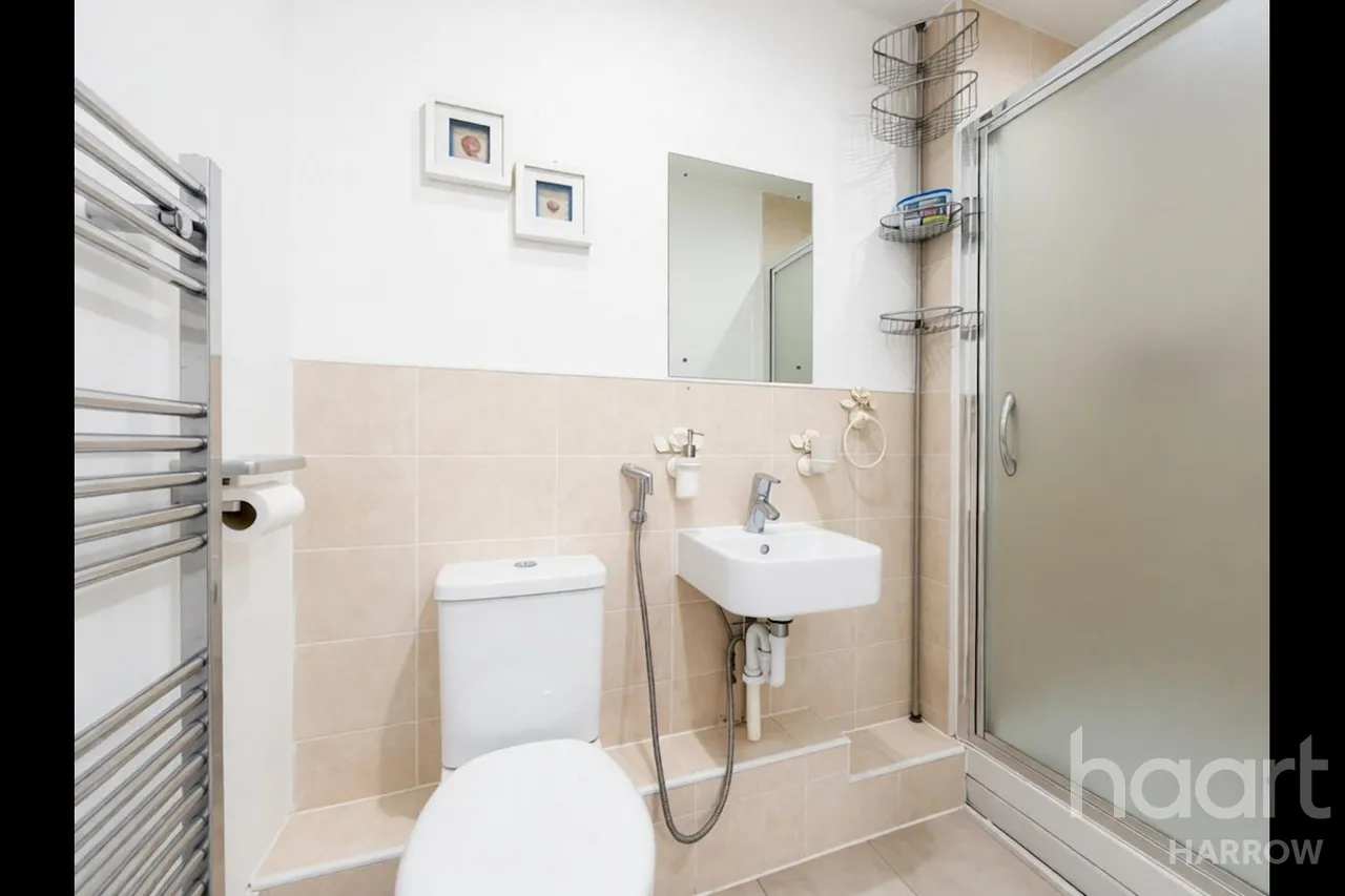 Douglas Close, HA7, photo 11