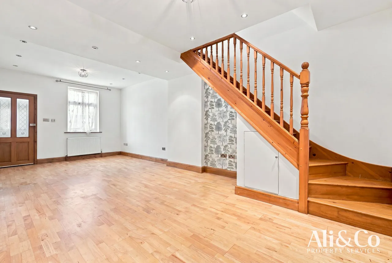 Tunnel Cottages, Grays, Essex, RM20 3HT, photo 8