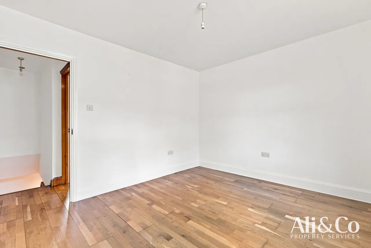 Tunnel Cottages, Grays, Essex, RM20 3HT, photo 11