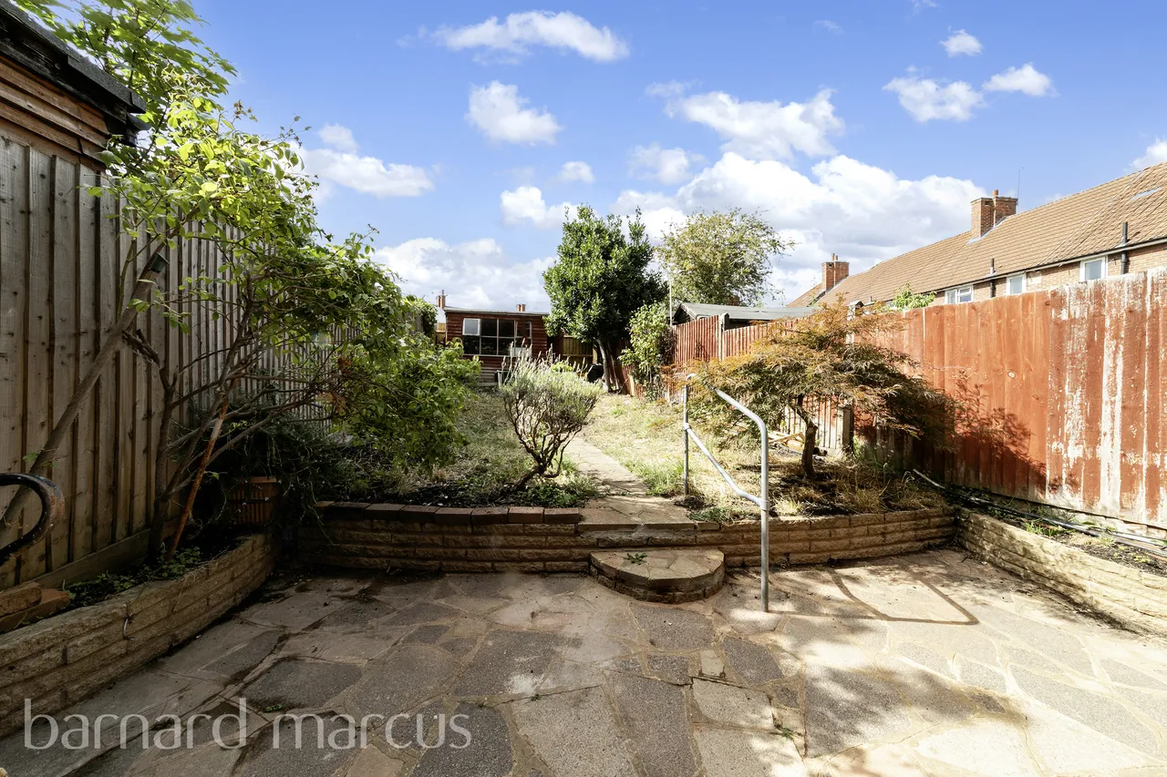 Winchcombe Road, CARSHALTON, photo 2