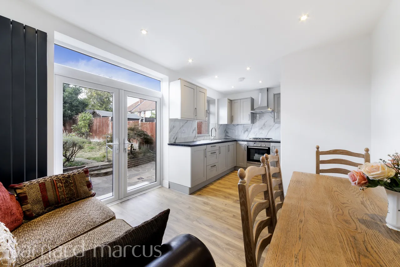 4 bed house to rent — Winchcombe Road, CARSHALTON