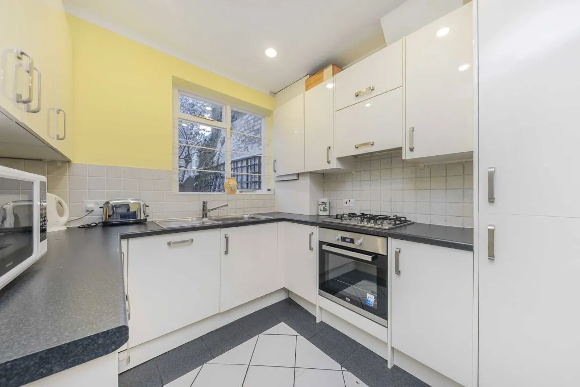 Laitwood Road, SW12, photo 3