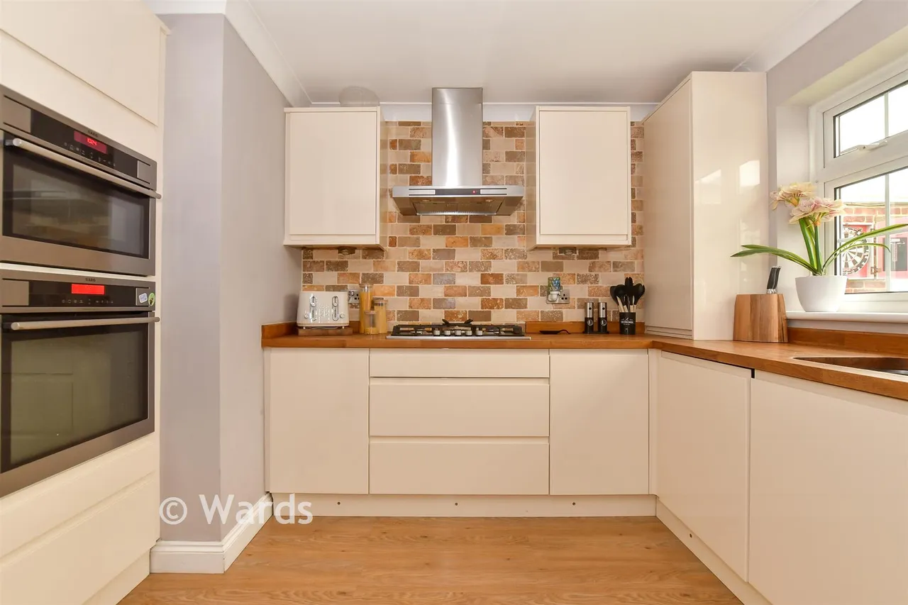 Kingfisher Court, Herne Bay, CT6, photo 5