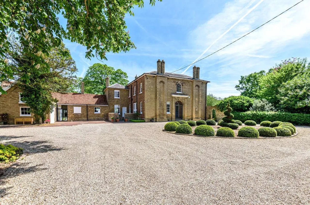 Chelmsford Road, Margaret Roding, Dunmow, Essex, CM6 1QL, photo 2