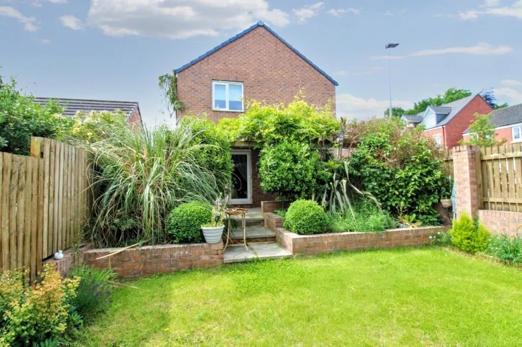 Kestrel Road, Barnsley, photo 9