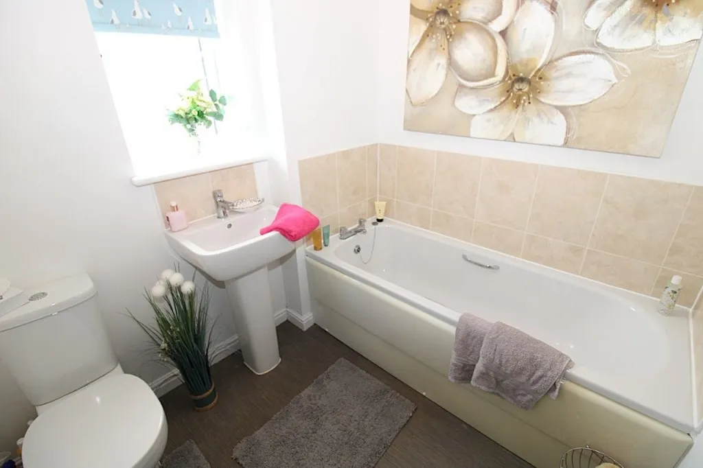 Kestrel Road, Barnsley, photo 8