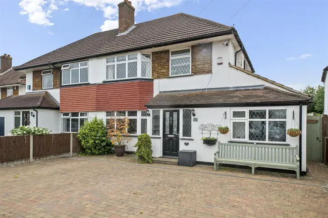 4 bed property for sale — Tudor Way, Hillingdon