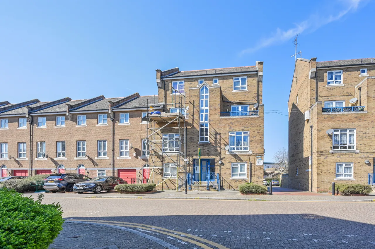 2 bed flat for sale, London, E14