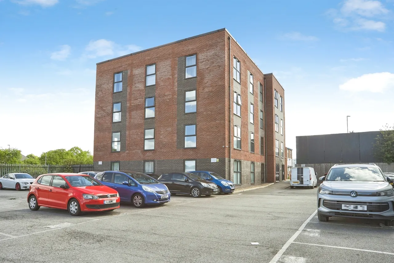 2 bed flat for sale — York Road, Leeds