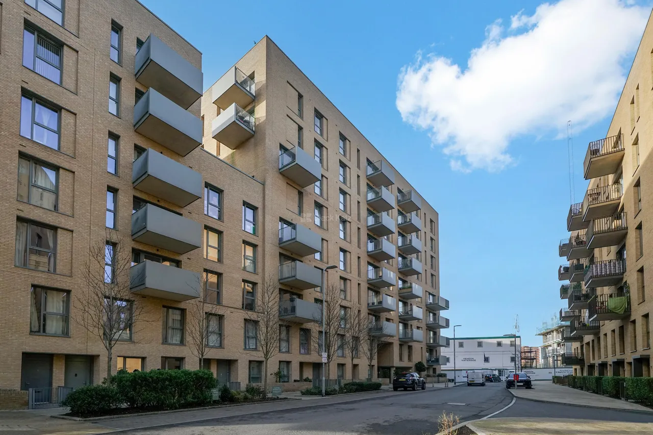 2 bed flat for sale, Hendon WatersideNO LONGER AVAILABLE, NW9